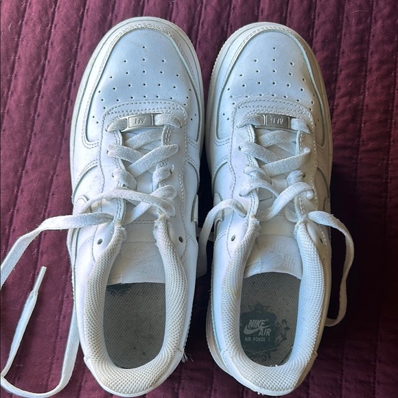 Nike White Sneakers for Everyday Wear - Picture 6 of 7